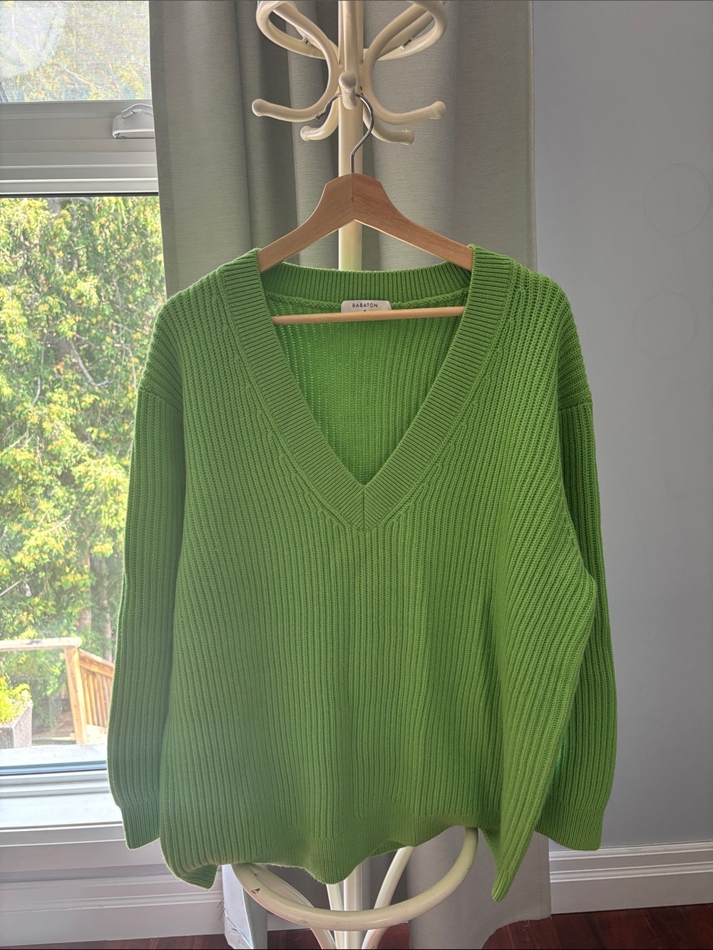 Babaton Bright Green Ribbed V‑Neck Sweater